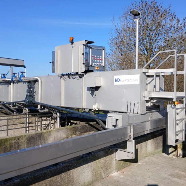 Metallkonstruktion im Klärbecken