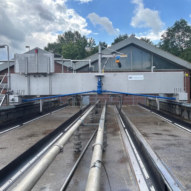 Metallkonstruktion im Klärbecken